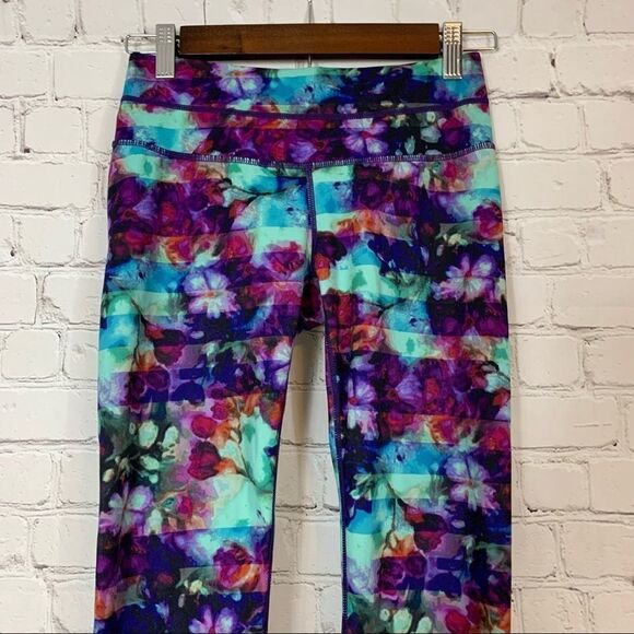 ATHLETA Floral Fade Sonar Capri Extra small Yoga Workout - Picture 4 of 13